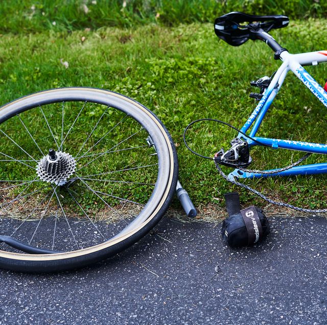 How to Change a Bike Tire And Fix a Flat: Quick Guide