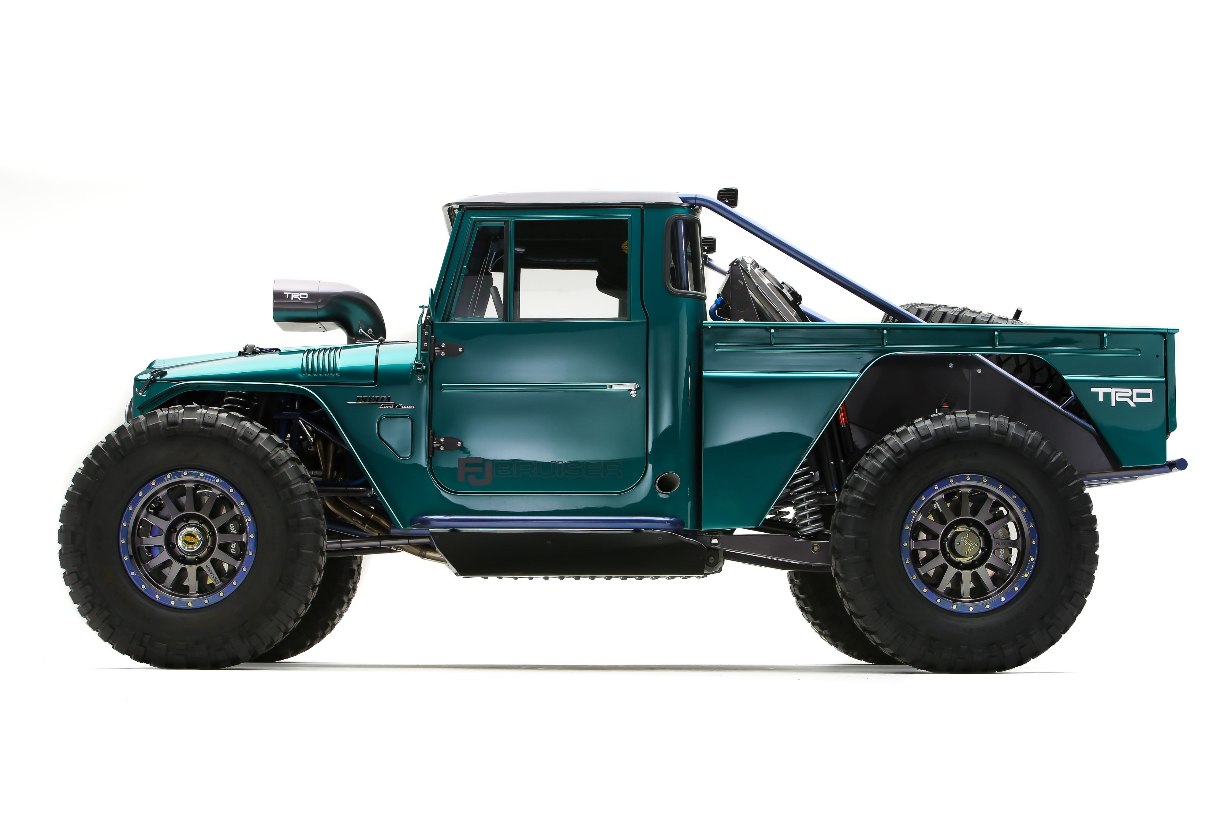 Toyota Touts Tacomas, Tundras, and FJs at SEMA