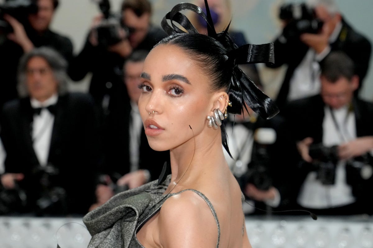 Calvin Klein Naked Fka Twigs Ad Ban Lifted By Asa