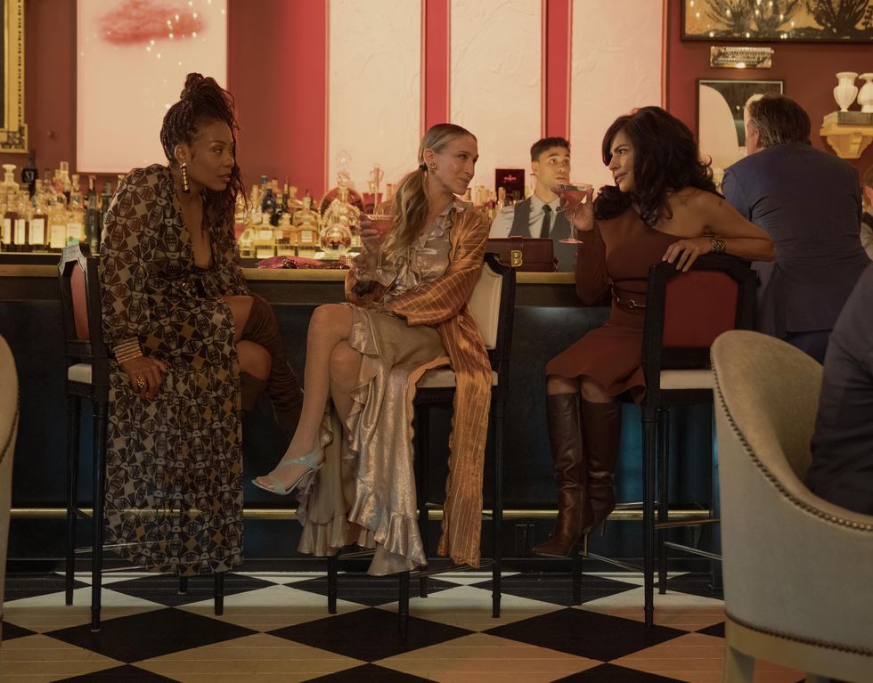 carrie bradshaw miranda hobbes and charlotte yorke are back in and just like that the sex and the city spin off and the fashions better than ever