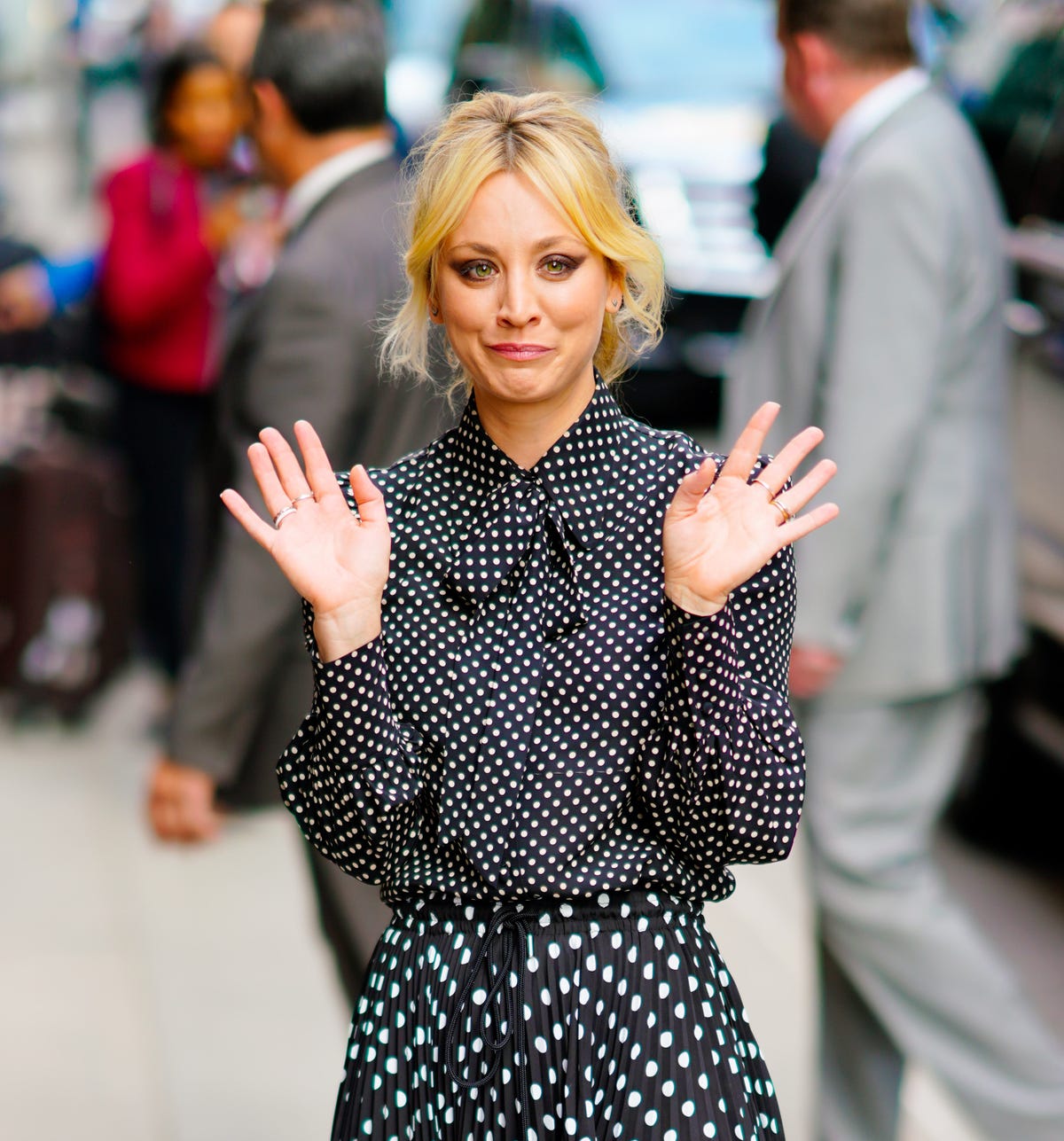 'the big bang theory' cast member 'the flight attendant' actress kaley cuoco emmys 2022
