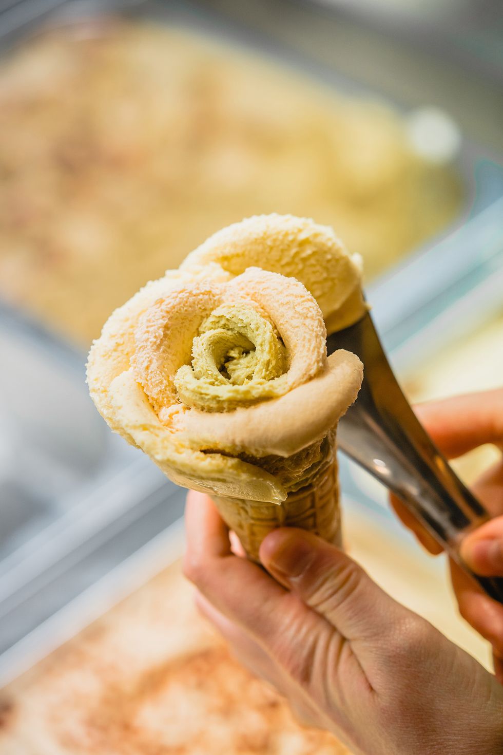 flor de helado de amorino, heladería de food hall de galería canalejas en madrid