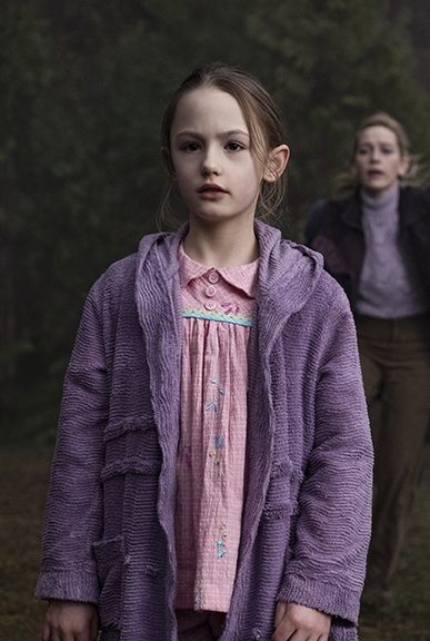 the haunting of bly manor l to r amelie bea smith as flora, victoria pedretti as dani, and amelia eve as jamie in episode, 206 of the haunting of bly manor cr eike schroternetflix © 2020