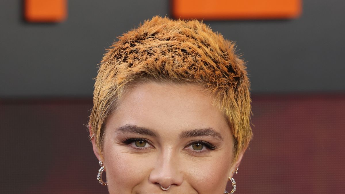 preview for Florence Pugh debuts 'gel spikes' hairstyle