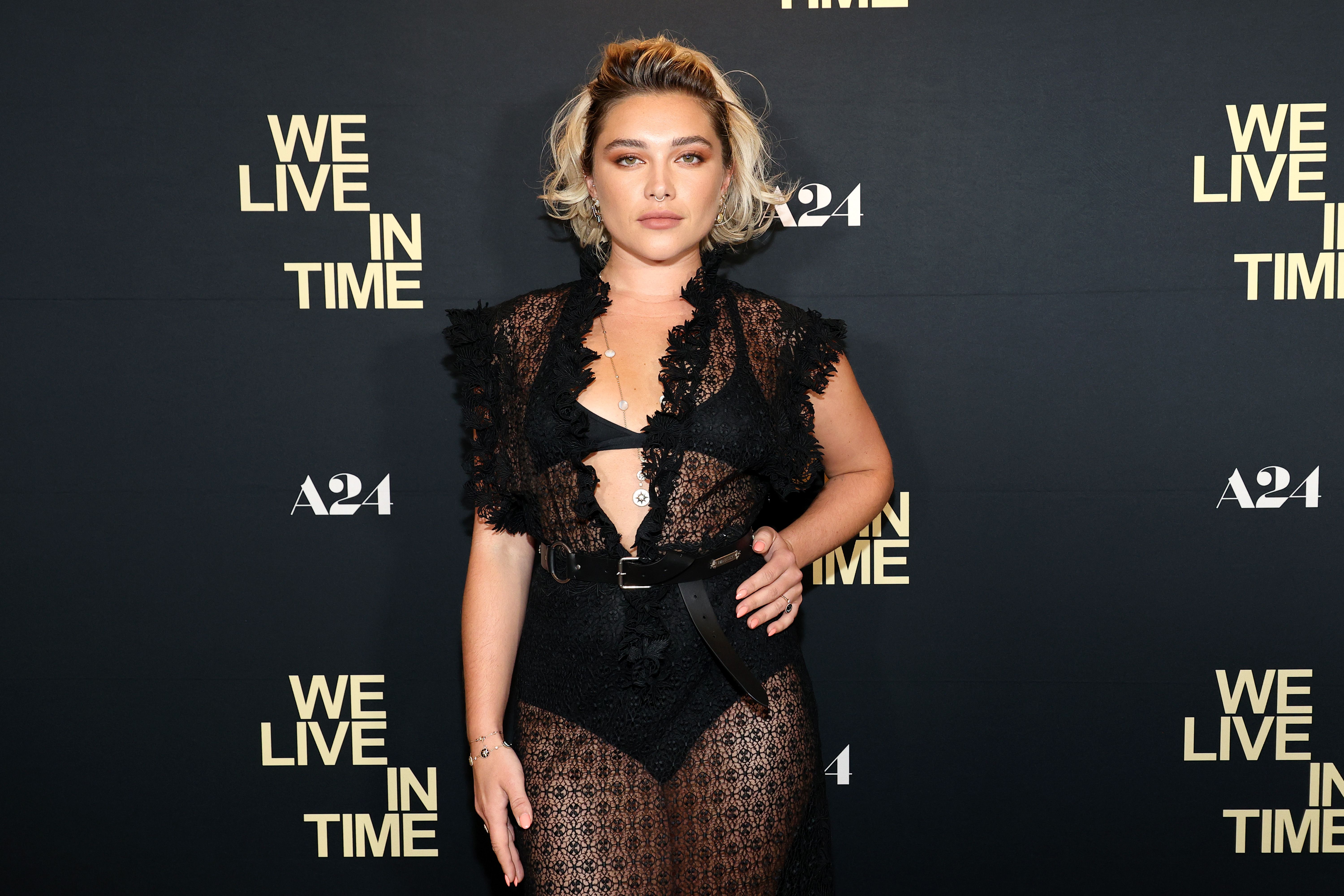 Florence Pugh explains why it was "necessary" to defend Zach Braff romance