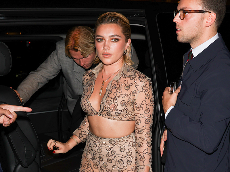 https://hips.hearstapps.com/hmg-prod/images/florence-pugh-see-through-top-fashion-week-1664874665.png?crop=1xw:0.5xh;center,top&resize=1200:*