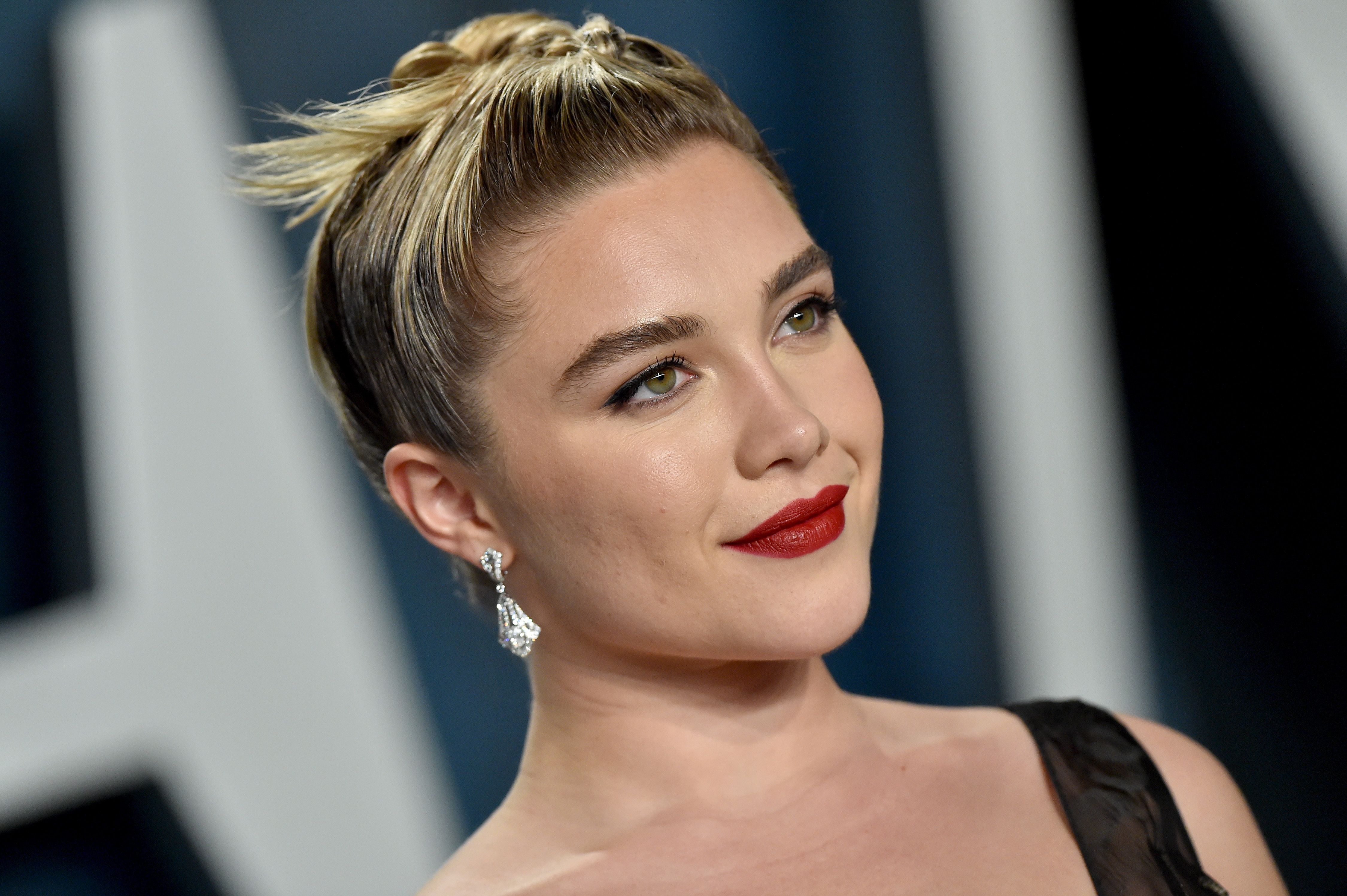 Woman Hair png download - 1632*2448 - Free Transparent Florence Pugh png  Download. - CleanPNG / KissPNG