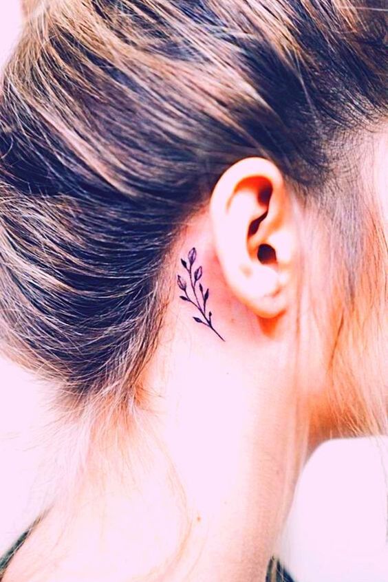 tatuaje cuello flores