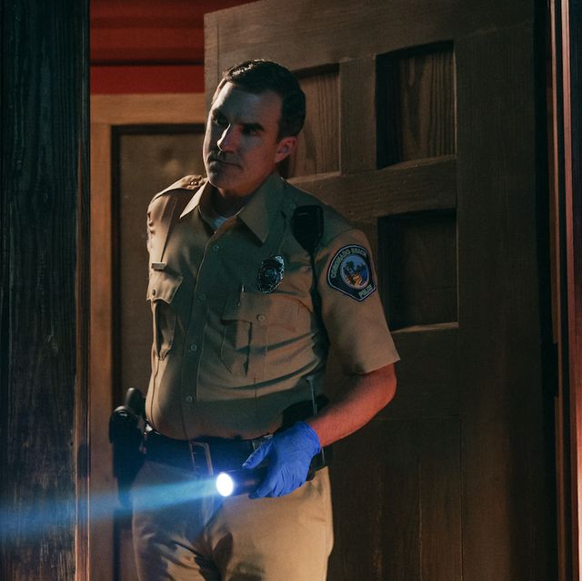 florida man paul schneider as officer andy in episode 101 of florida man cr courtesy of netflix © 2023