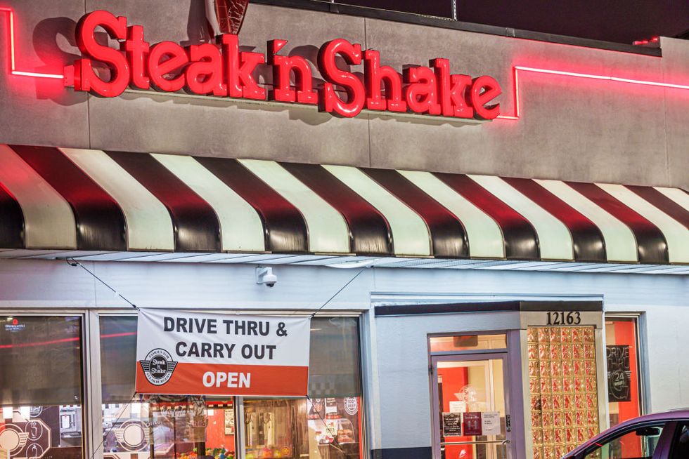 florida, orlando, steak'n shake, fast food restaurant with drive thru and carry out sign