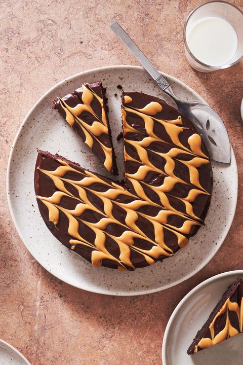 flourless chocolate cake with a peanut butter glaze in a pattern on top