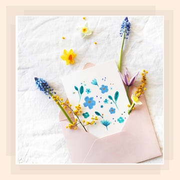 cómo hacer una bonita tarjeta de felicitación diy con decoración floral