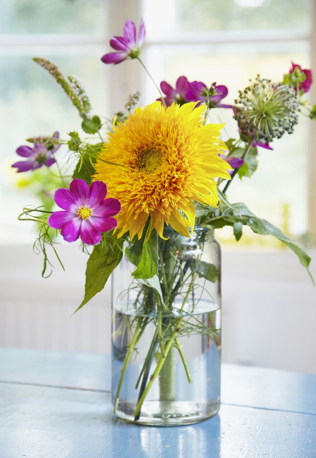 This Kitchen Ingredient Can Help Your Cut Flowers Last Longer