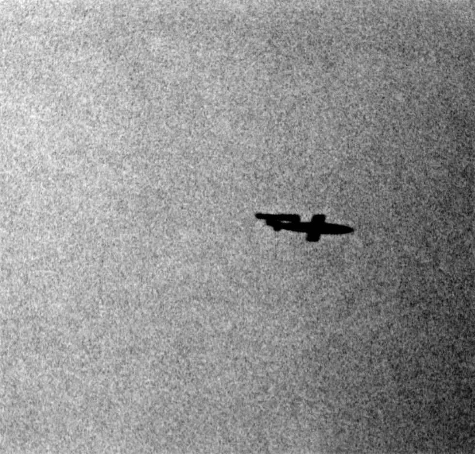 a v1 flying bomb on his way to hampstead, london june 1944 p009492