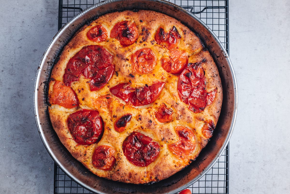 Storia della focaccia barese, la ricetta originale di Sandro