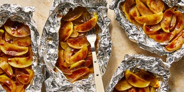 apples dusted in cinnamon in foil packs