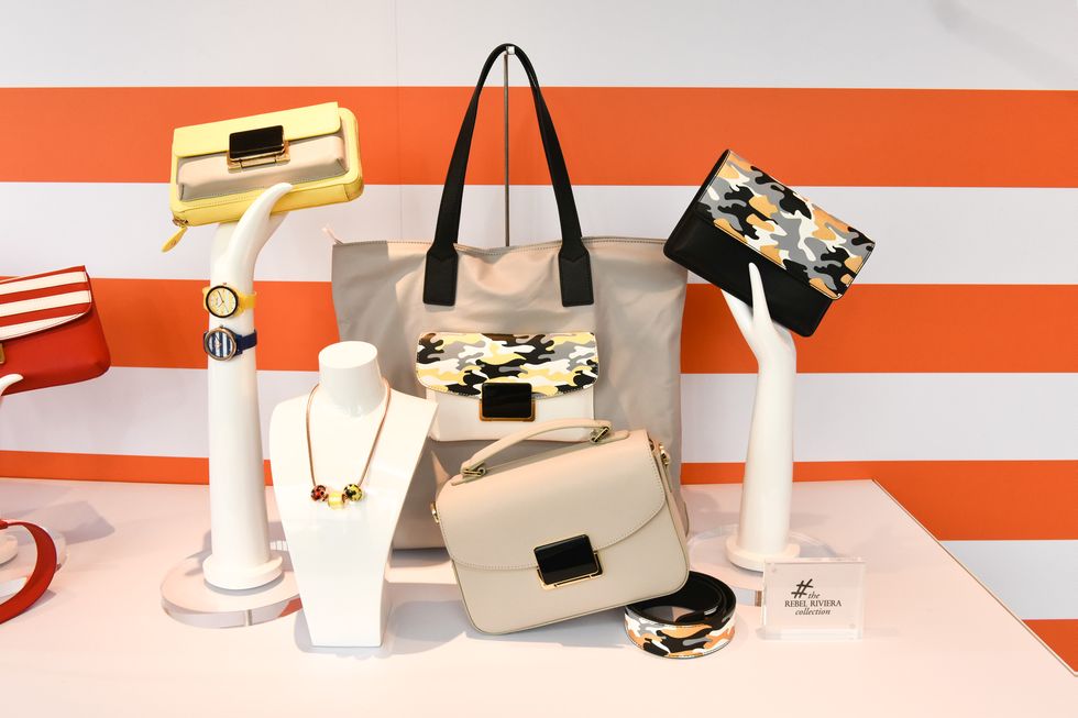 Bag, Handbag, Orange, Fashion accessory, Room, Table, Cake, 