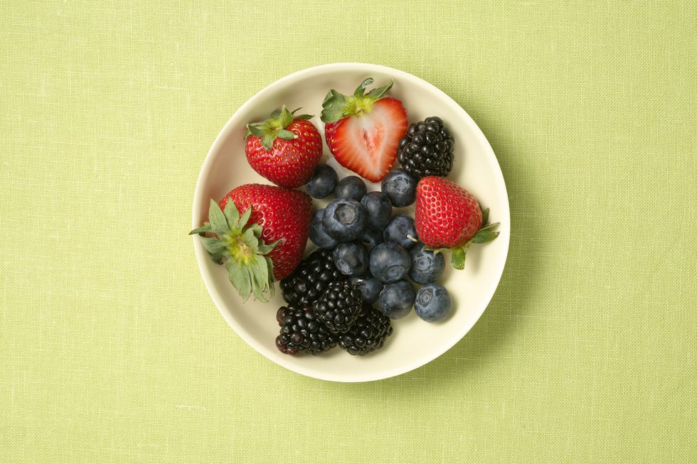 Berry, Food, Natural foods, Frutti di bosco, Fruit, Strawberry, Strawberries, Blackberry, Superfood, Plate, 