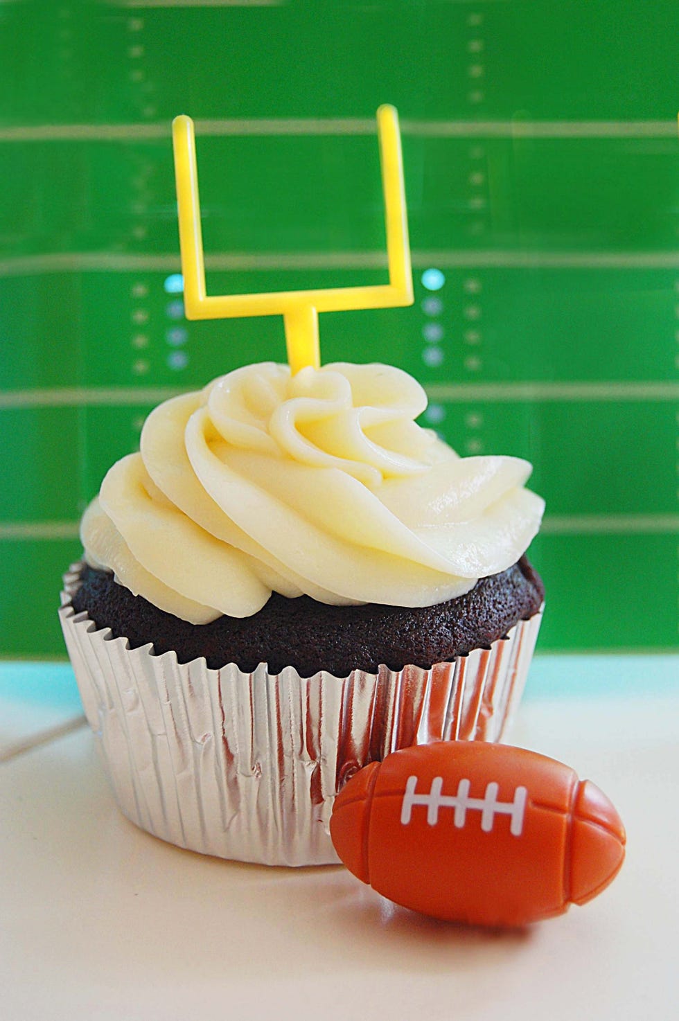football theme cupcakes