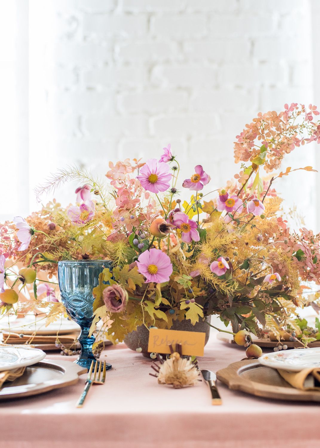 How to Make a Modern Thanksgiving Centerpiece with Dried Flowers