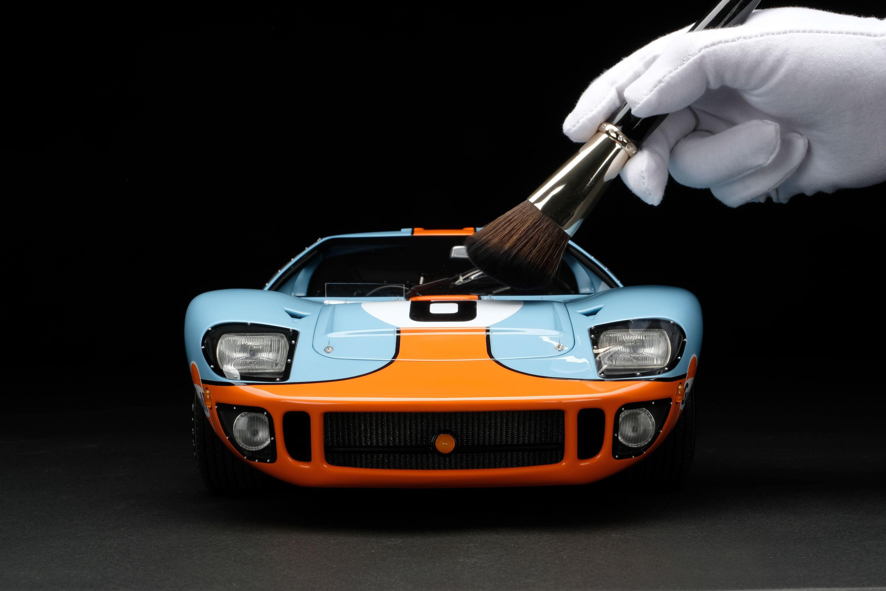 This 1 8 Scale Ford GT40 Is a Detailed Replica of One of the