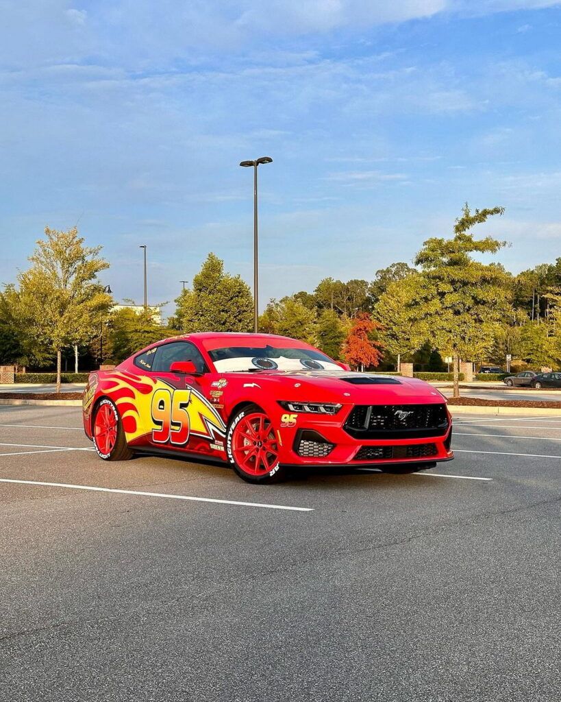 Este Ford Mustang GT se ha convertido en un auténtico y real Rayo