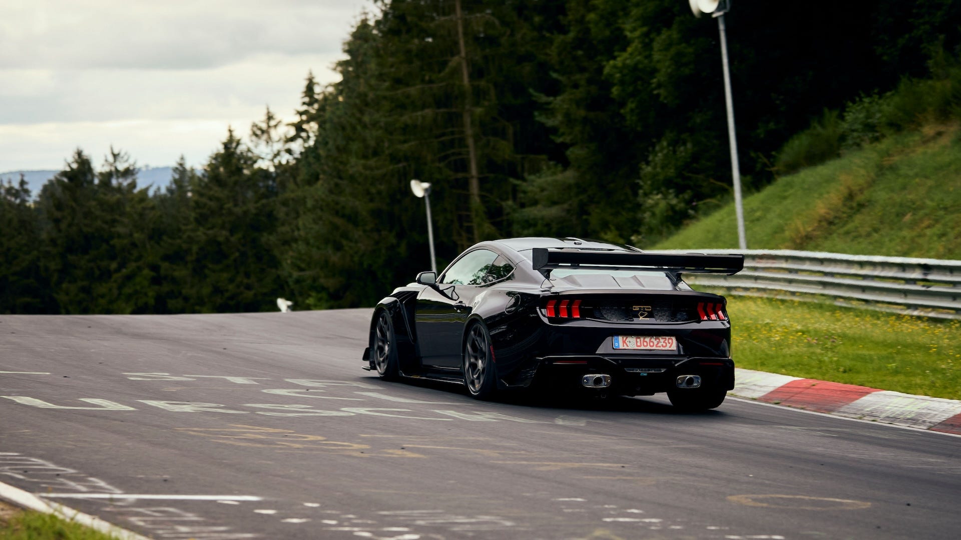 2025 Ford Mustang GTD Sets a Sub7Minute Nurburgring Time Vido