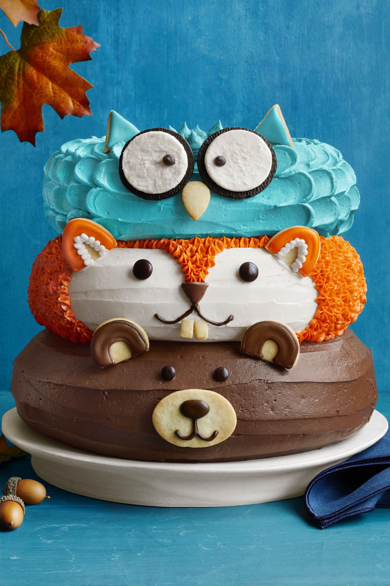 Sea otter cookie cake, cute fondant sea otter cake, easy animal cake ideas