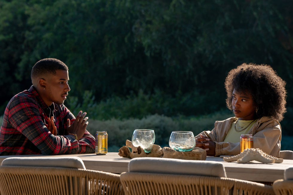 Für immer. (v.l.n.r.) Michael Cooper Jr. als Justin Edwards und Lovie Simone als Keisha Clark in Folge 108 von „Für immer“. Bildnachweis: Elizabeth Morris/Netflix © 2024