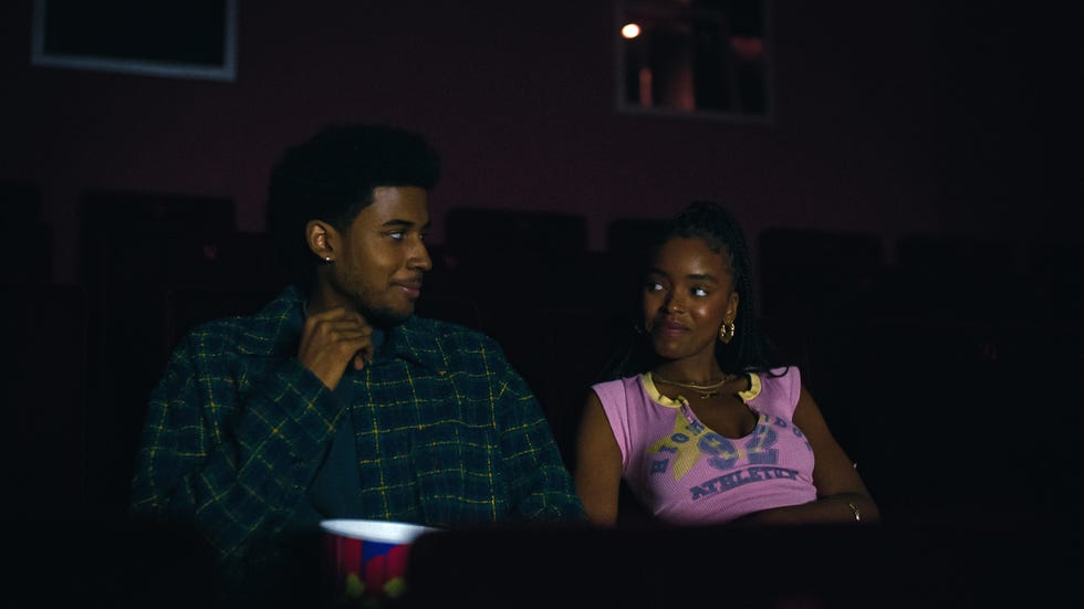 Para sempre. (da esquerda para a direita) Michael Cooper Jr. como Justin Edwards e Lovie Simone como Keisha Clark no episódio 101 de Para sempre. Créditos: cortesia da Netflix © 2025