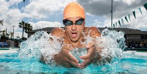 Eyewear, Goggles, Vision care, Fluid, Fun, Swimming pool, Water, Leisure, Liquid, Personal protective equipment, 