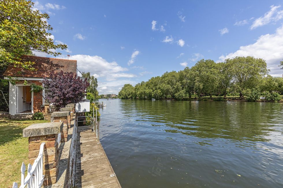 waterside mansion once owned by the fortnum and mason family for sale in richmond