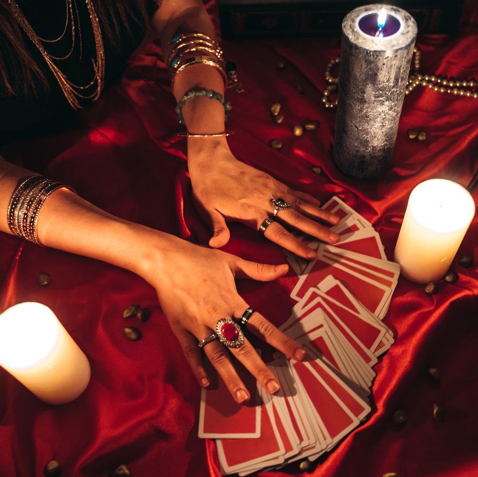 fortune teller reading tarot