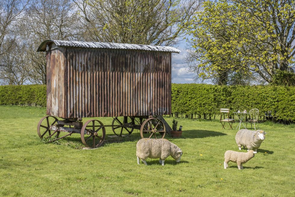 Fosse Farmhouse - outside - David Merry & James Cook