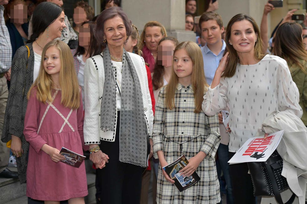 Event, Fashion, Fashion design, Tourism, Ceremony, Street fashion, Uniform, Style, Crowd, 