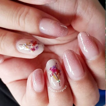 春日必備花草系美甲!冰透夢幻感、名媛乾燥花,15款如夢似幻、精緻美甲推薦 美甲,美甲樣式,美甲推薦,春天 美甲,2019美甲,花草系美甲,乾燥花美甲,漸層美甲,光療美甲