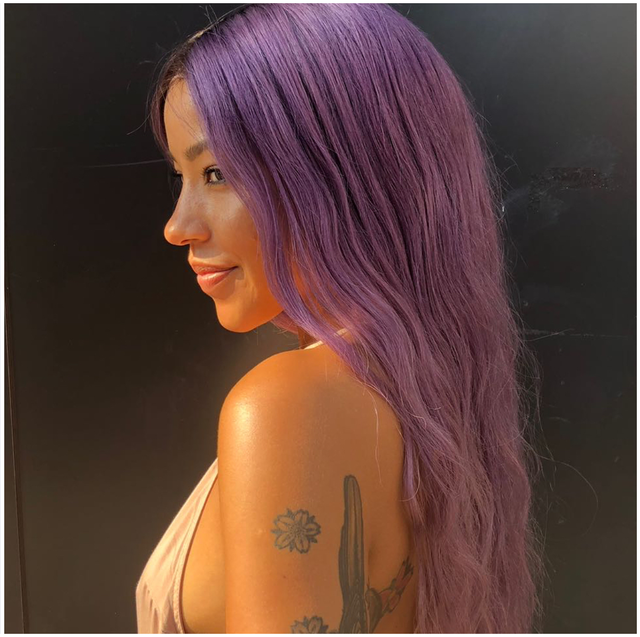 薄紫色のお花の名前から由来している「ライラック色」。目に映える鮮やかな色なのでファッションに取り入れることでも人気ですが、k popアイドルを筆頭に、ヘアカラーとしてライラック色を選ぶのがトレンドになりつつあるみたい…！そこで今回は、海外のinstagram投稿から「ライラック色」を取り入れたヘアスタイルをご紹介♡