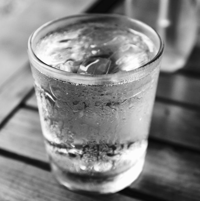網路傳說「喝冰水可以減肥」是真的嗎？專業營養師解答：比起喝冷水，冰水真的可提高身體的新陳代謝！