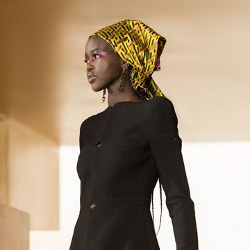 moda 2022, come indossare il foulard secondo le passerelle