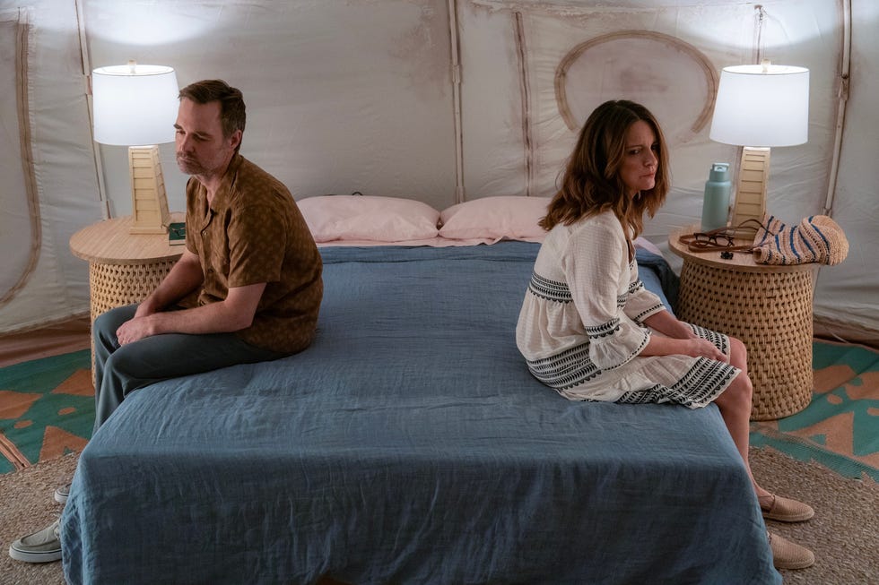 the four seasons. (l to r) will forte as jack and tina fey as kate in episode 104 of the four seasons. cr. jon pack/netflix © 2024 the four seasons. (l to r) will forte as jack and tina fey as kate in episode 104 of the four seasons. cr. jon pack/netflix © 2024