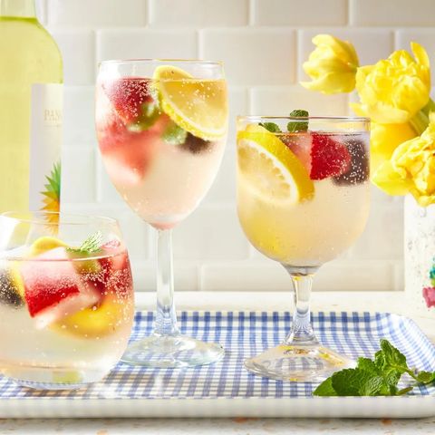 cocktail party white wine spritzer with fruit