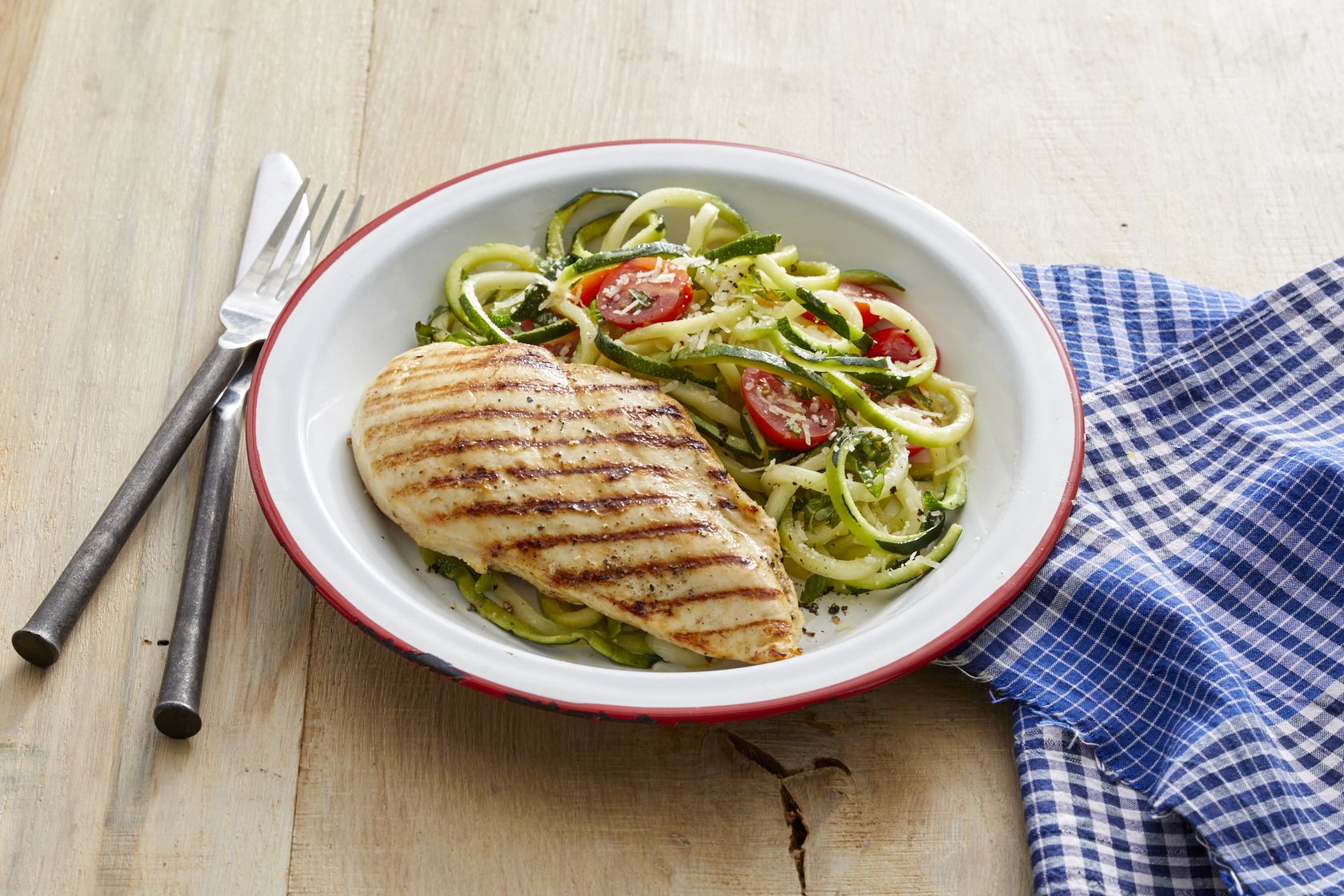 https://hips.hearstapps.com/hmg-prod/images/fpo-pwmsum18-chicken-zucchini-noodles-021-1586198359.jpg