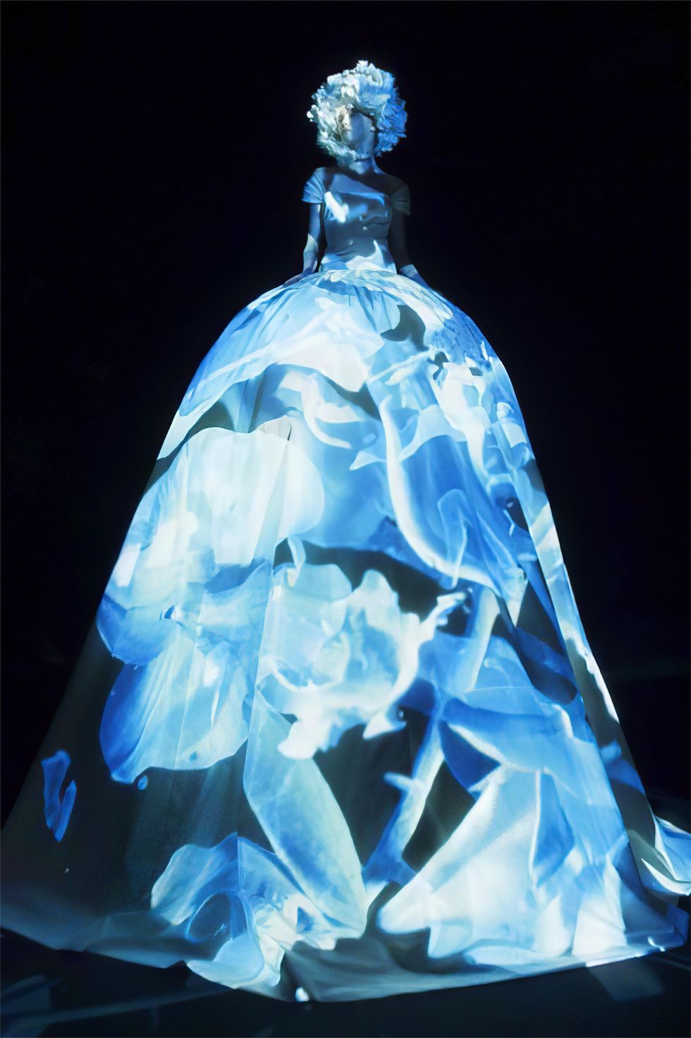 Blue, Cobalt blue, Fashion, Transparent material, Electric blue, Outerwear, Ice, Dress, Fashion accessory, Crystal, 