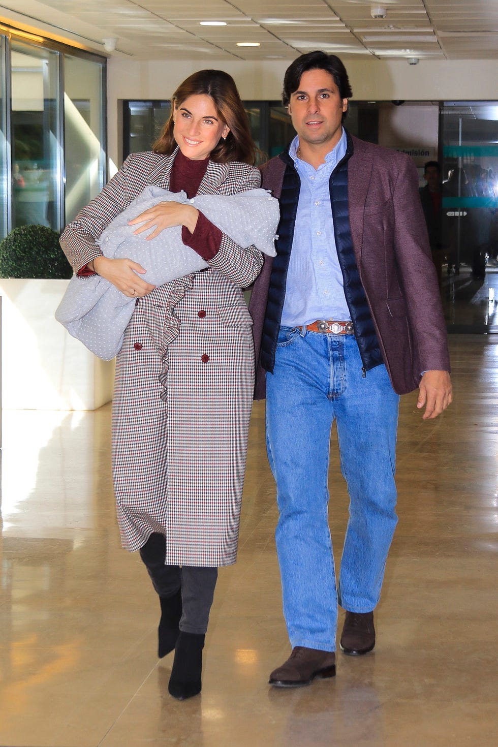 Fran Rivera y Lourdes Montes salen del hospital tras el nacimiento de su hijo Francisco 'Curro'