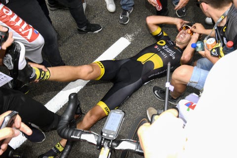 tour de france cyclist with muscle cramp