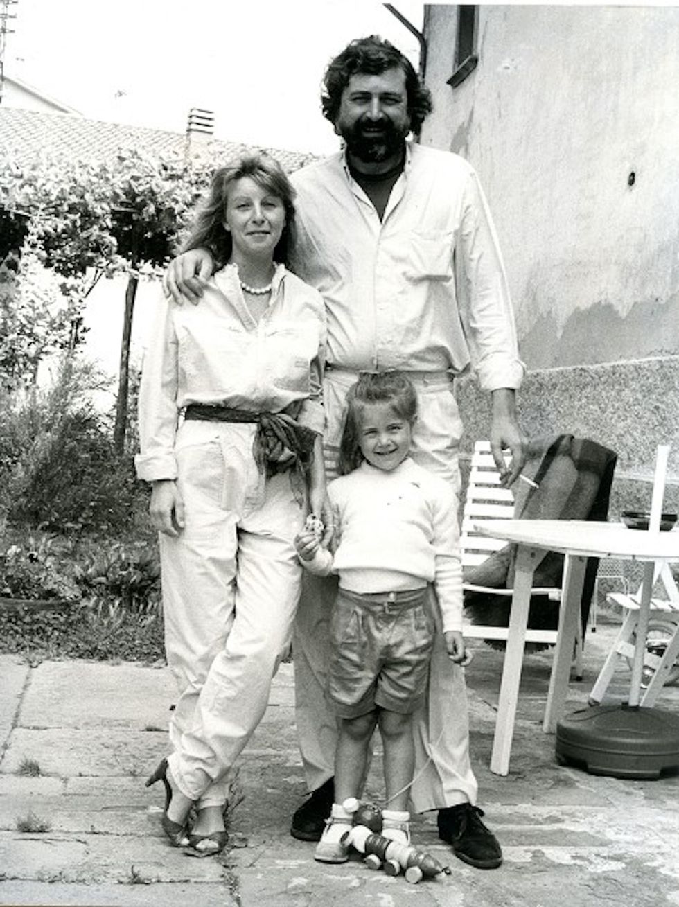 retrospettiva francesco guccini cantante 1983nella foto francesco guccini con la moglie e figliaag aldo liverani sas