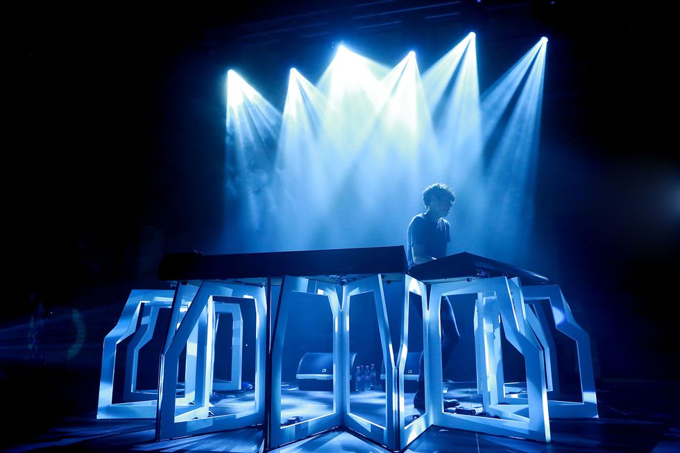 Blue, Light, Stage, Water, Theatrical scenery, Architecture, Electric blue, Performance, Visual effect lighting, Graphics, 