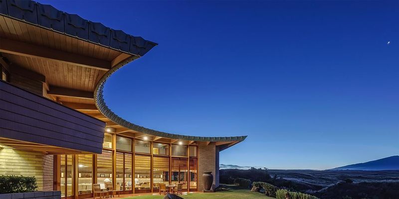 Frank Lloyd Wright 建築　洋書　英語　フランクロイドライト　家 フランク・ロイド・ライト設計による名建築に泊まろう | ELLE