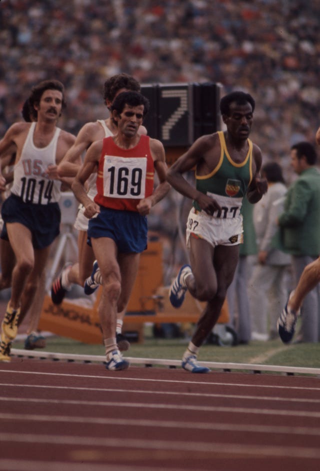 el atleta mariano haro corre la final de 10000m de los juegos oimpicos de munich 1972