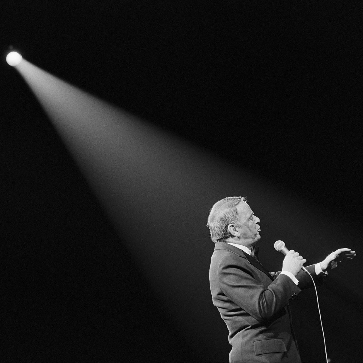 frank sinatra singing in spotlight
